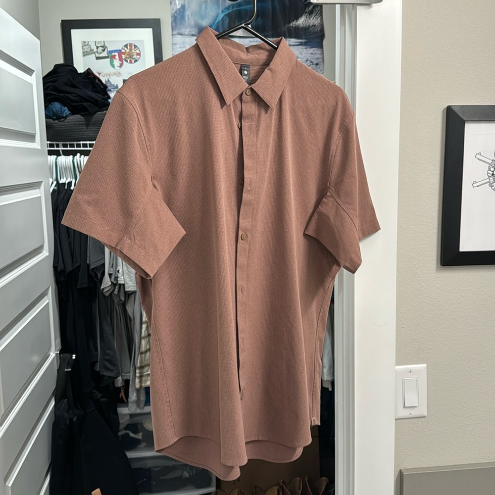 Men’s Brown Lululemon Short sleeve Button Down